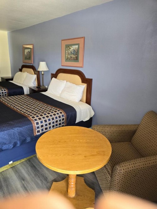 Rodeway Inn & Suites - image 32