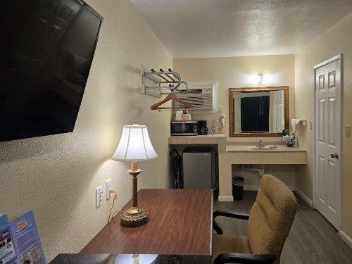 Rodeway Inn & Suites - image 36