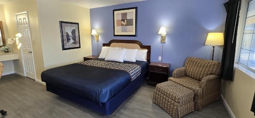 Rodeway Inn & Suites - image 38