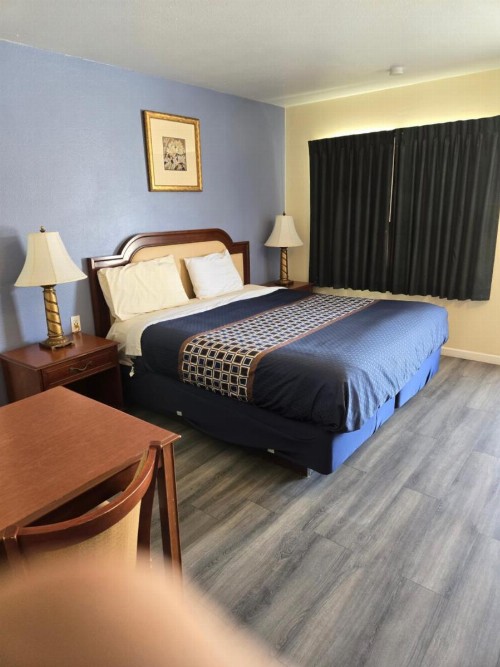 Rodeway Inn & Suites - image 42
