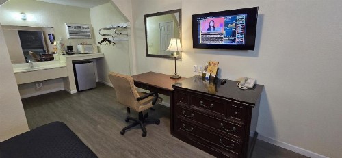 Rodeway Inn & Suites - image 48