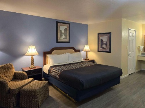 Rodeway Inn & Suites - image 50