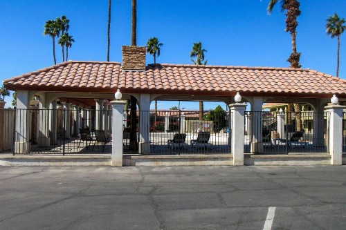 Econo Lodge - image 25