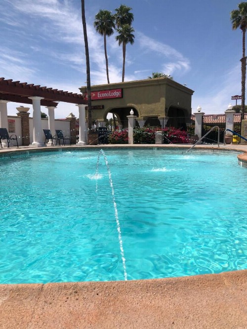 Econo Lodge - image 8