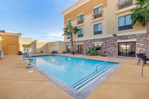 Comfort Suites Blythe - image 28