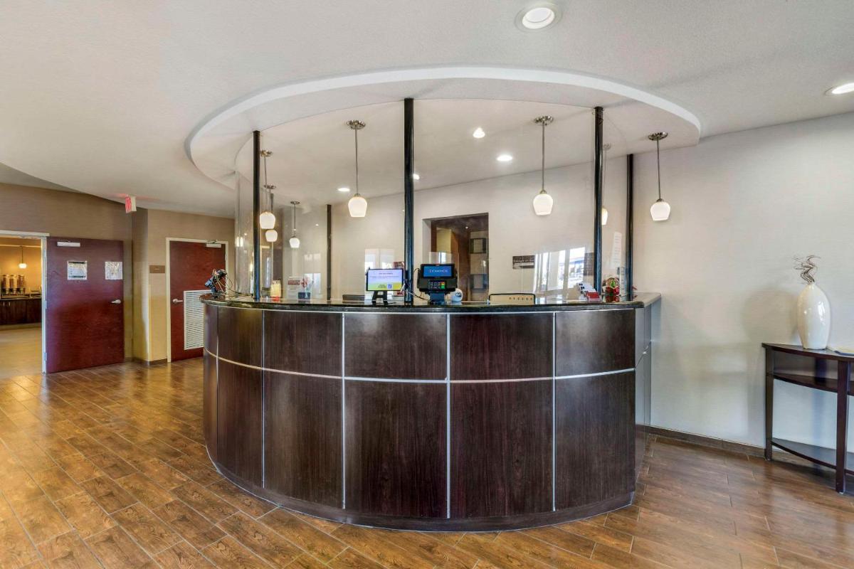 Comfort Suites Blythe - image 3