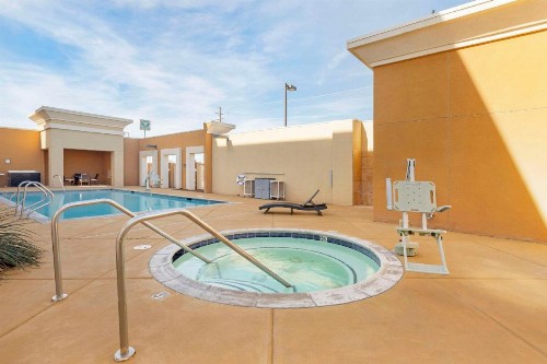 Comfort Suites Blythe - image 30