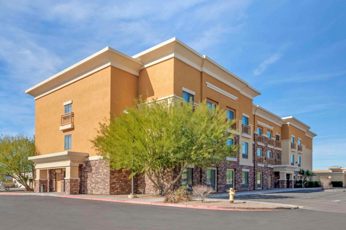 Comfort Suites Blythe - image 5
