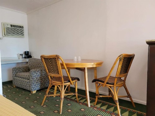 Emerald Inn - image 23
