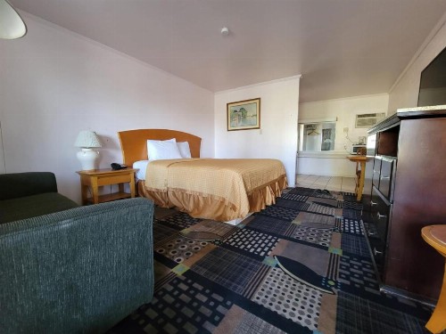Emerald Inn - image 24