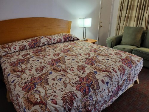 Emerald Inn - image 26