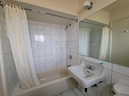 Emerald Inn - image 28