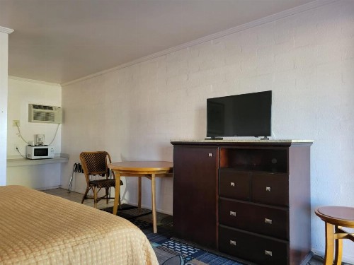 Emerald Inn - image 29