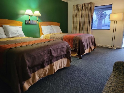 Emerald Inn - image 36