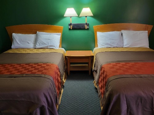 Emerald Inn - image 38
