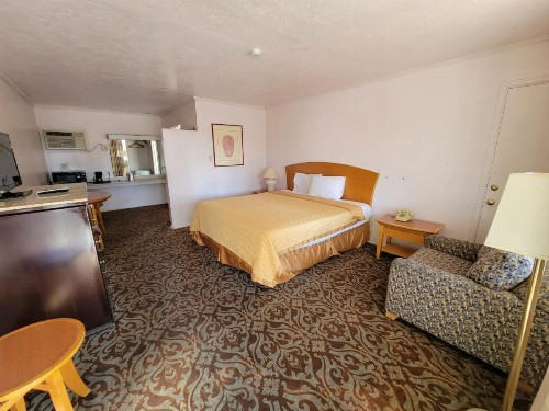 Emerald Inn - image 41
