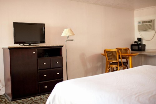 Emerald Inn - image 45