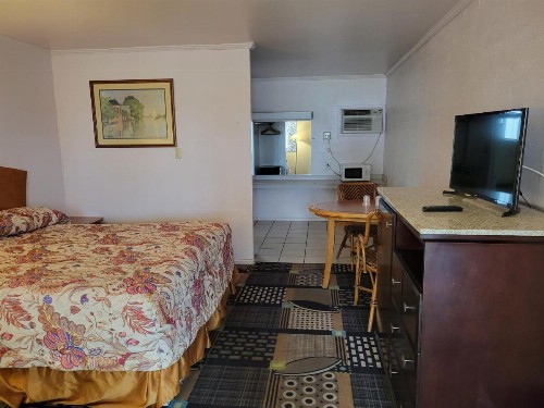Emerald Inn - image 46