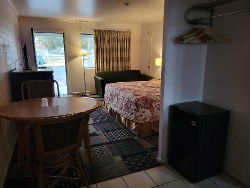 Emerald Inn - image 47