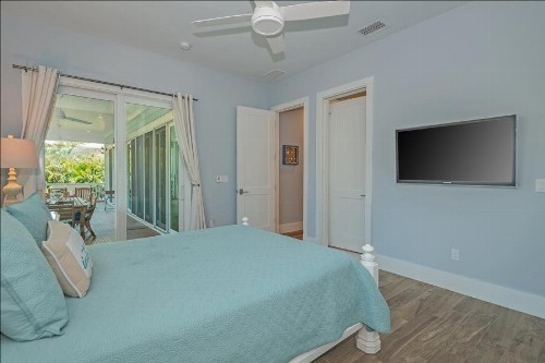 Homes-261 Seabreeze Ct - image 2