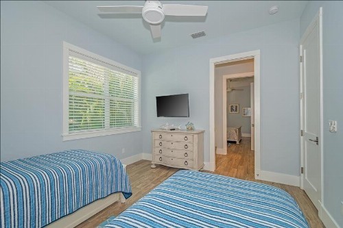 Homes-261 Seabreeze Ct - image 6