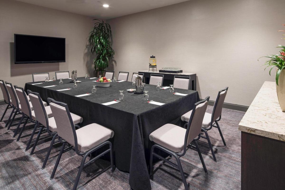 Boca Raton Marriott at Boca Center - image 3