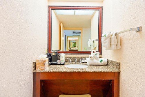 Best Western Plus University Inn - image 22