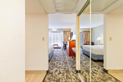 Best Western Plus University Inn - image 24
