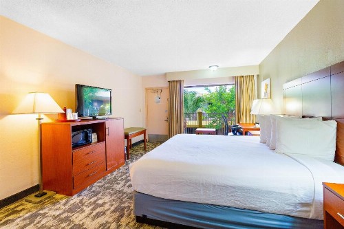 Best Western Plus University Inn - image 27