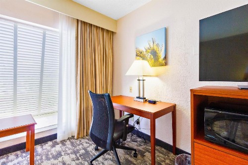 Best Western Plus University Inn - image 29