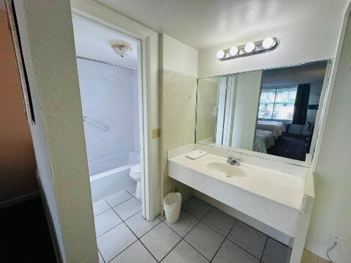 Boca Inn - image 10