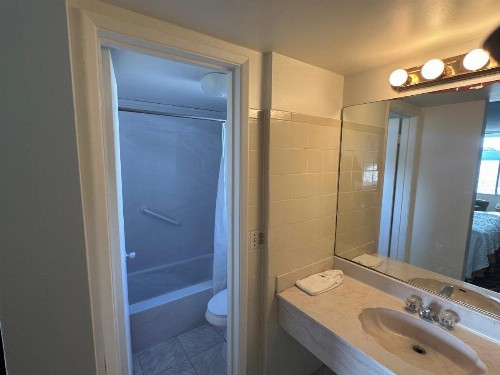 Boca Inn - image 11
