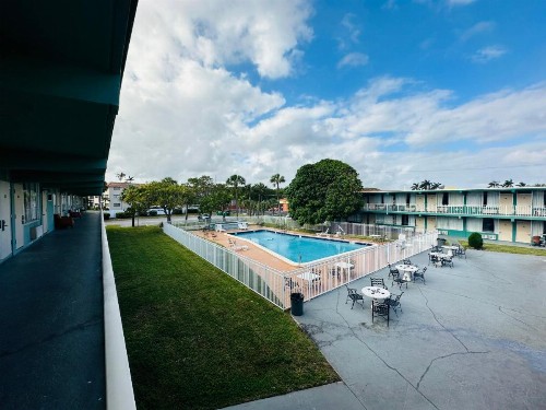 Boca Inn - image 13