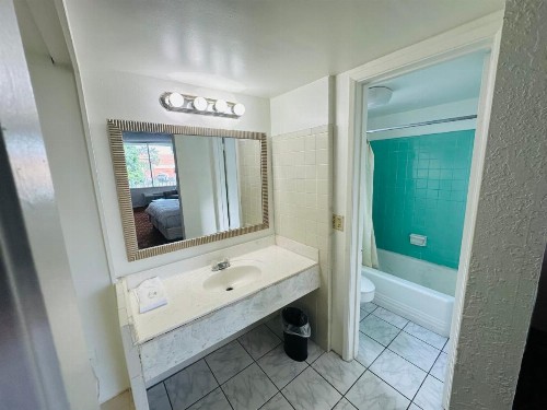 Boca Inn - image 21