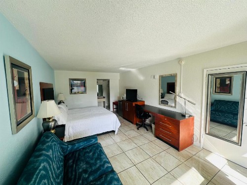 Boca Inn - image 34
