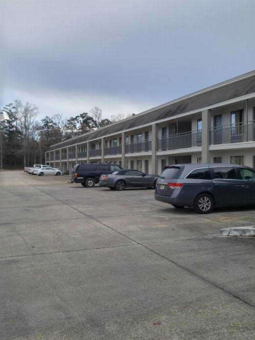 Travelers Rest Motel - image 16