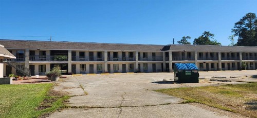 Travelers Rest Motel - image 17