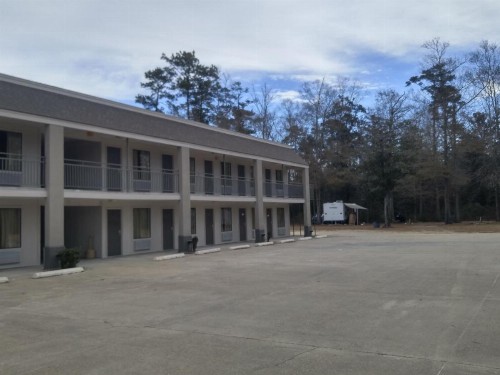Travelers Rest Motel - image 21