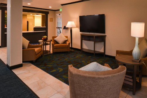 Candlewood Suites Boise - Towne Square an IHG Hotel - image 1