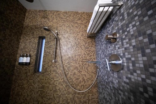 Modern Hotel - image 2