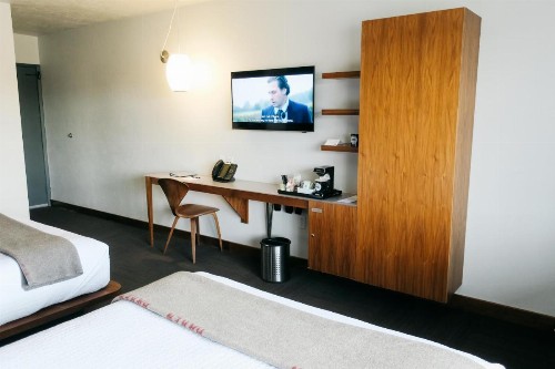 Modern Hotel - image 3