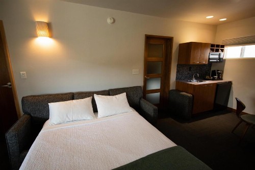 Modern Hotel - image 4