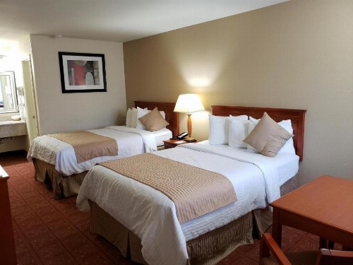 Airport Inn - image 11
