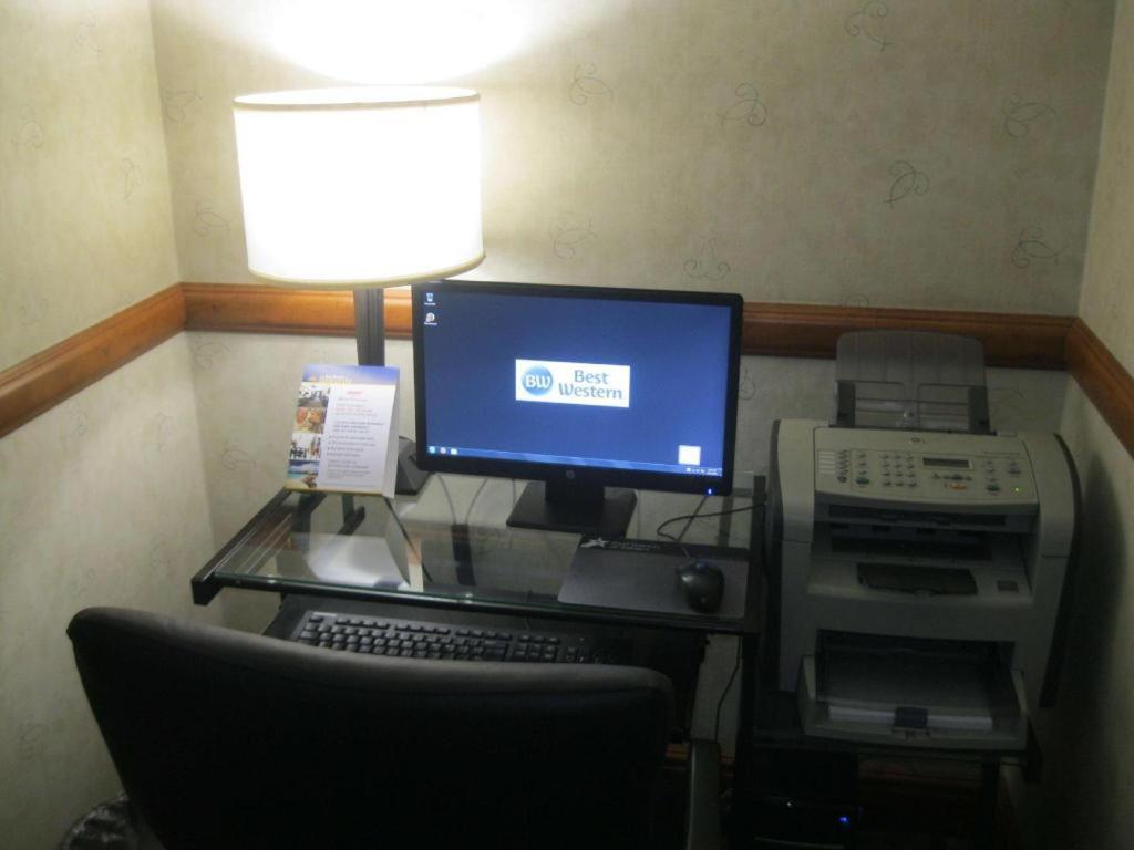Airport Inn - main image