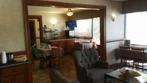 Airport Inn - image 17