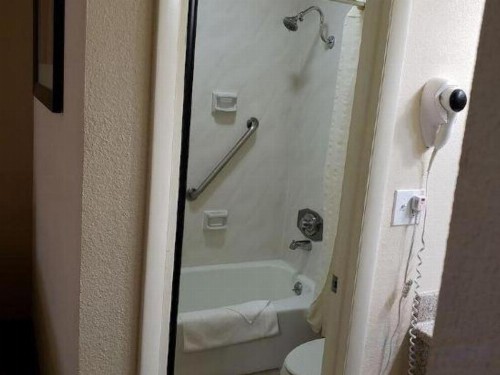 Airport Inn - image 18