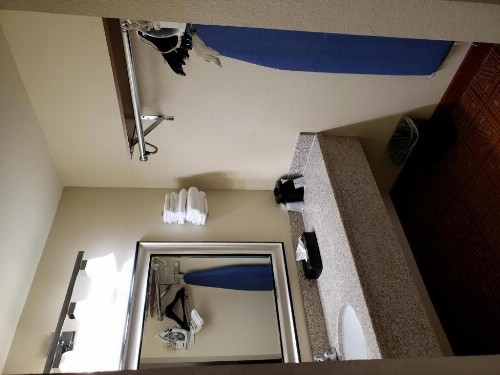 Airport Inn - image 19