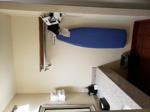 Airport Inn - image 22