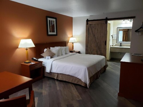 Airport Inn - image 24