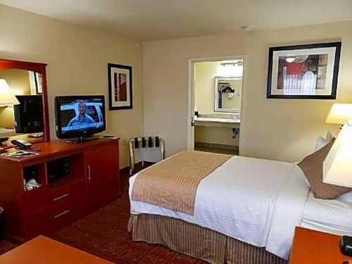 Airport Inn - image 25
